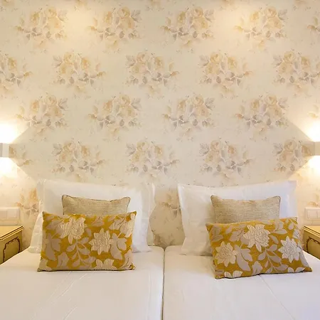 בית הארחה Amalia Near Rossio Square ליסבון