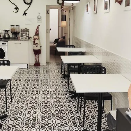 Гостевой дом Amalia Near Rossio Square 3*